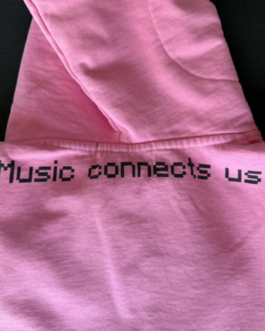 CONNECTED BY MUSIC ZIPUP ⚠︎